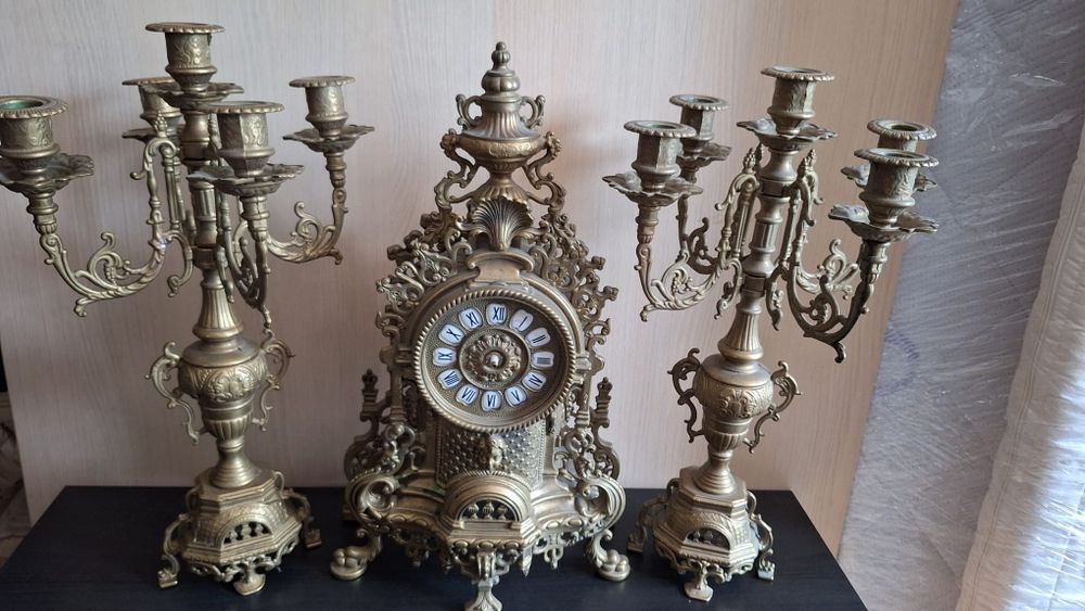 Ceas cu doua sfesnice din bronz