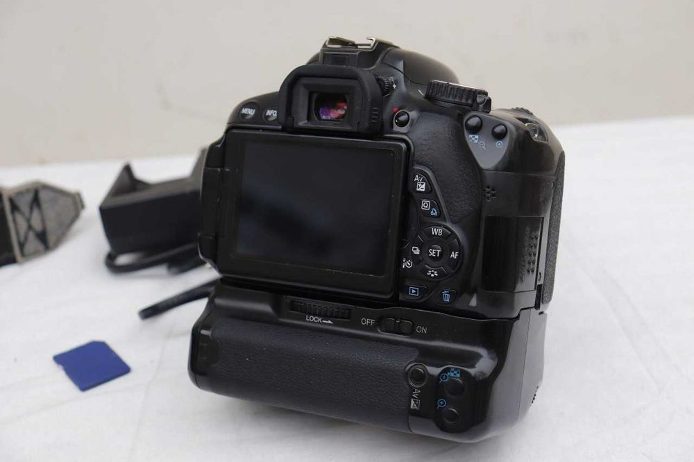 Canon 650d komplektlari bor yn560 iii 
 spishka