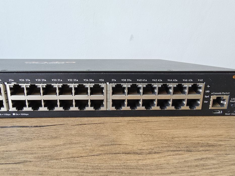 Switch gigabit HP Aruba 2930F  JL260A