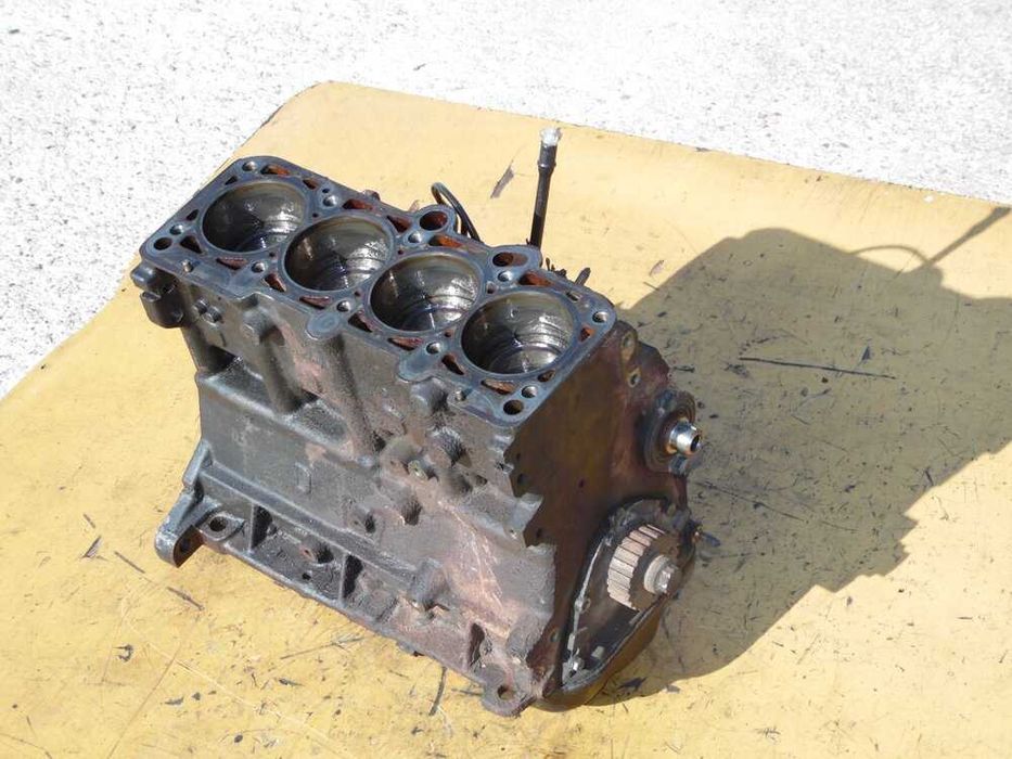 Блок двигателя гольф 3, пассат 1,8