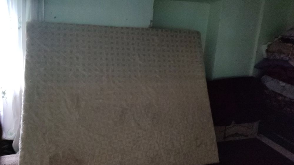 Mebellar sotiladi terilmagan spalni va garnitur