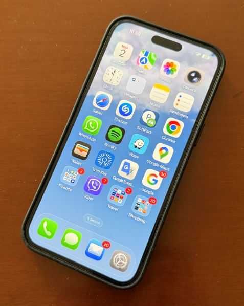 iPhone 14 Pro Max, 100% батерия и няколко калъфа с него