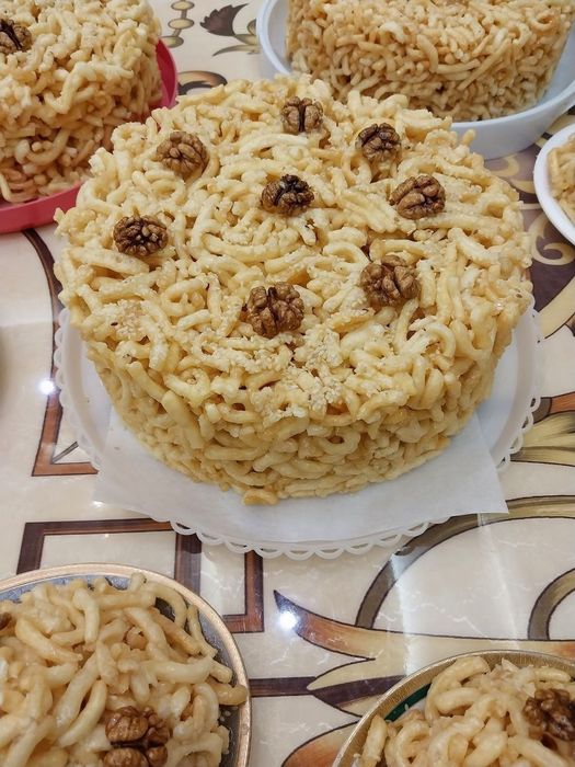 Kesma chak chak tort shaklida