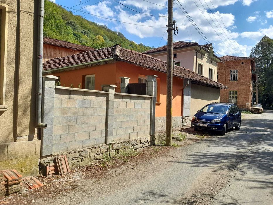 Продава се Къща в Плевен, 9-ти квартал - 85 кв.м за 570 €/кв.м - Снимка #1