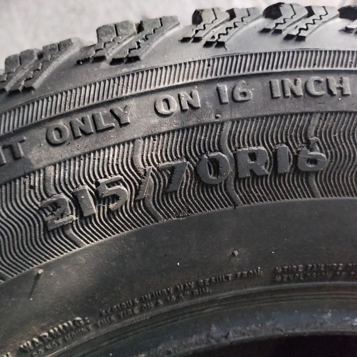 Балон 215/ 70/ 16 на Рав