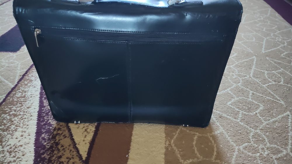 Продам кожаный портфель
