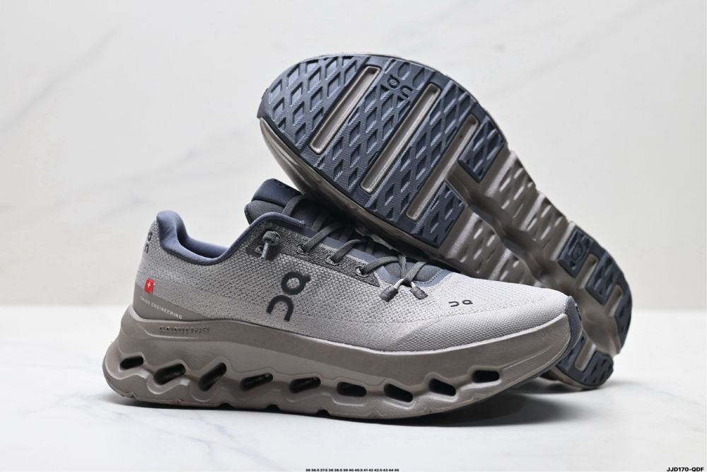 Кроссовки QC продам