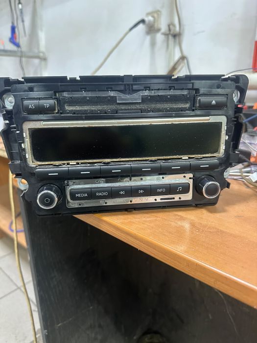 Магнитофон оригинал шкода рапид