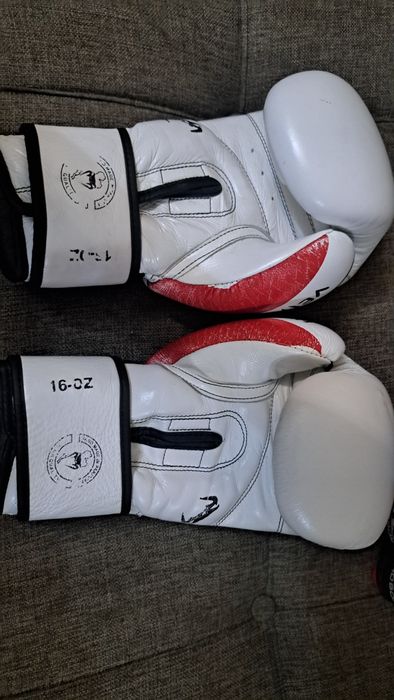 Боксёрские перчатки 16унц. комплект