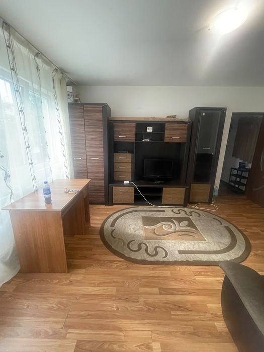 Inchiriez apartament 2 camere Piata 1 mai
