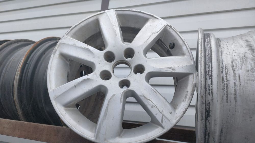 Продам Диски на Мерседес Оригинальные комплект