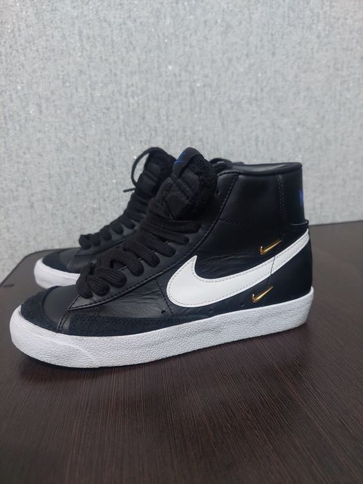 Кроссовки черные