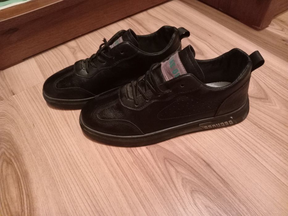 Кроссовки, макасы