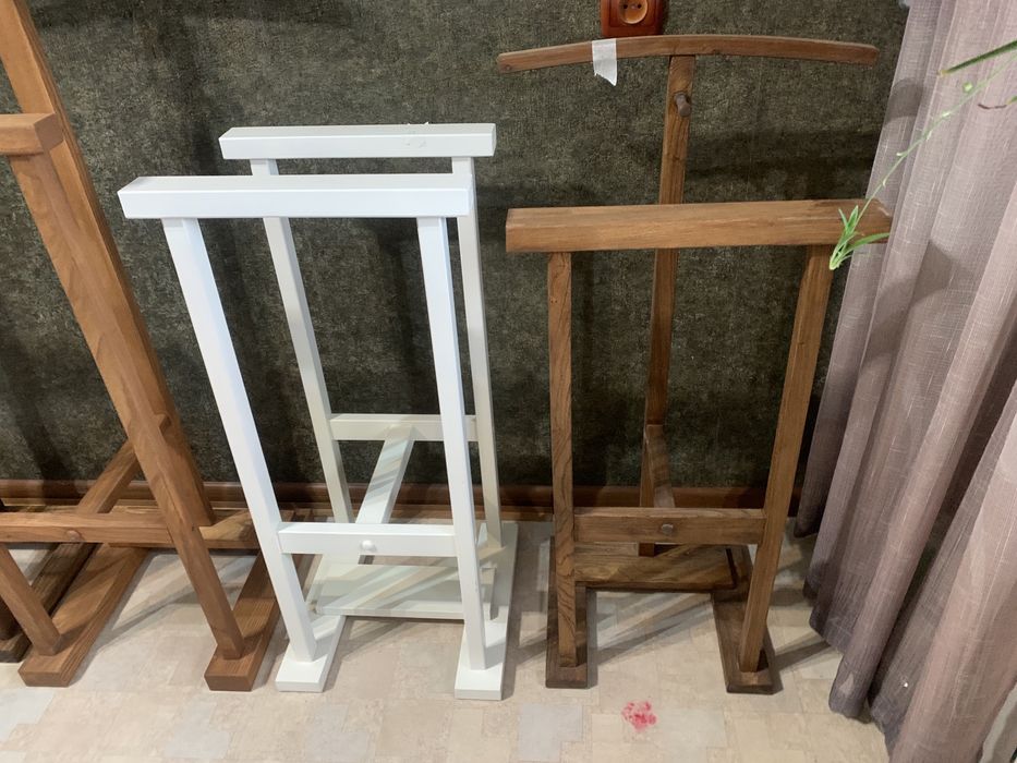 Вешалка напольная дерево. Цену уточняйте.