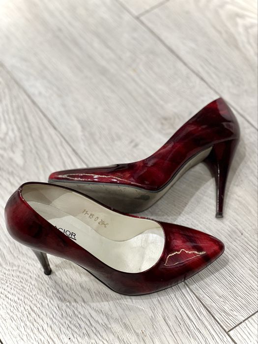 Бордовые кожаные лакированные туфли на шпильке 37 размер