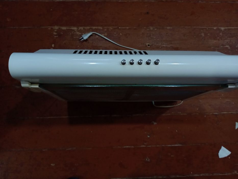 Продам вытяжку в хорошем состоянии