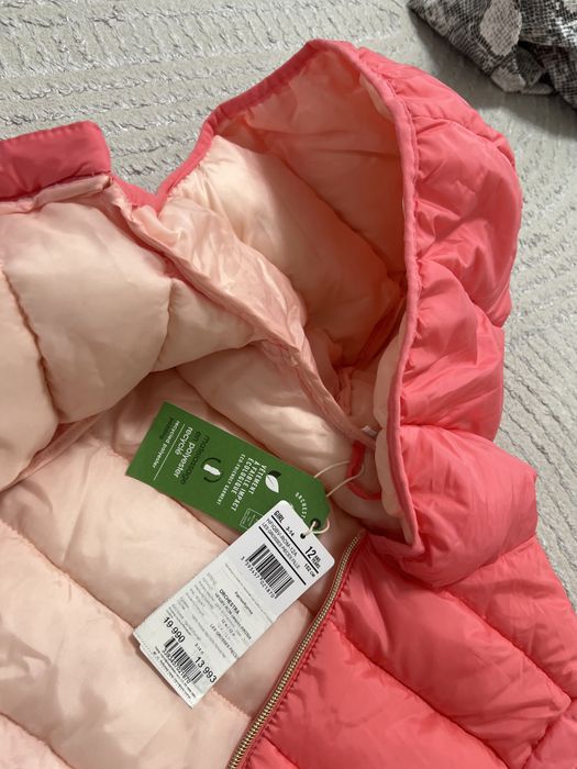 Продам новую куртку  весеннею рост 152см