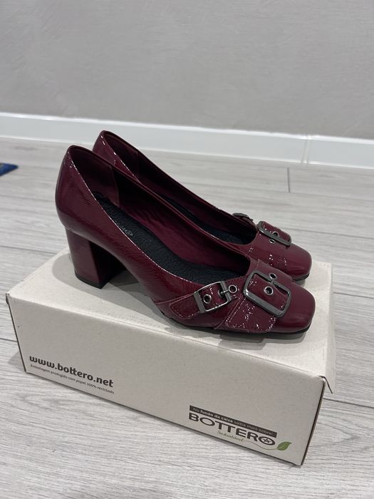 Продам новые туфли bottero