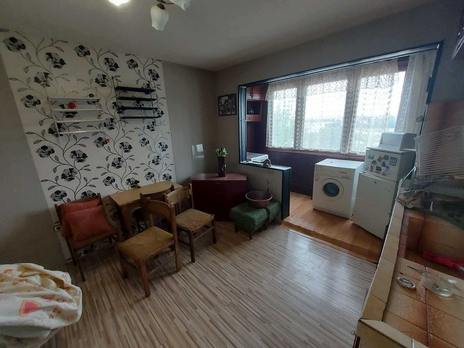 Двустаен апартамент, Пазара