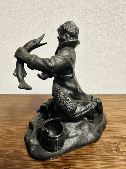 Продам фигуру "Емеля с щукой" (Куса, 1981)