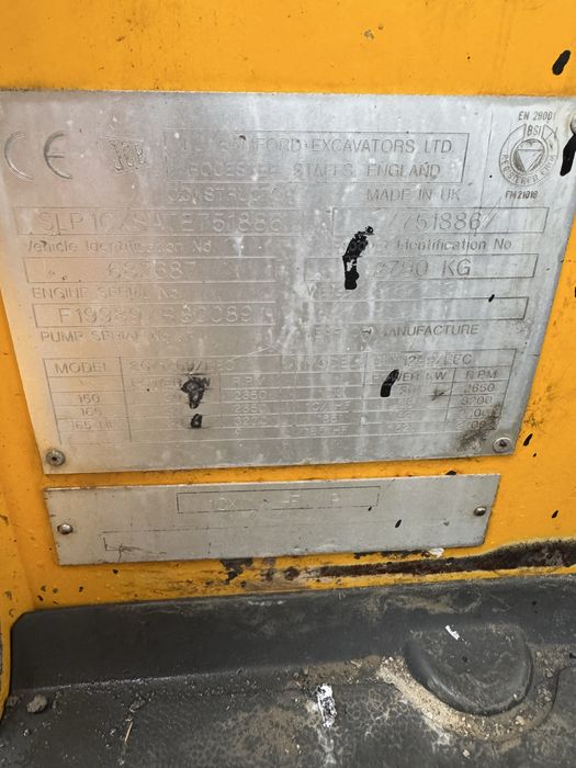 Vand urgent mini buldo JCB 1CX, stare perfecta, doar 2500 ore