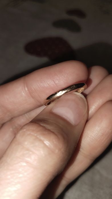 Продам кольцо 16 размер золото