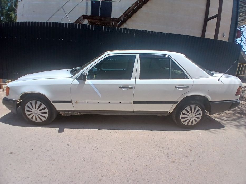 Мерс 124 продам, мотор стук