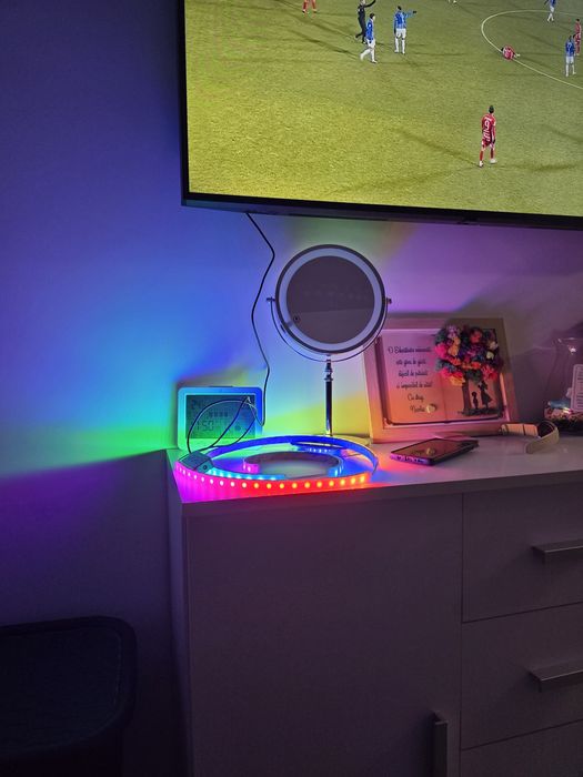 Bandă LED RGB USB – 3 părți, Music Sync, control aplicație