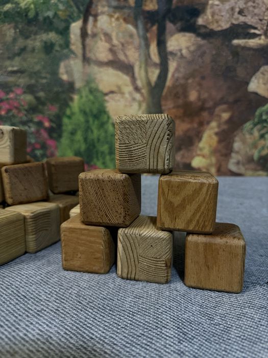 Деревянные гладкие кубики