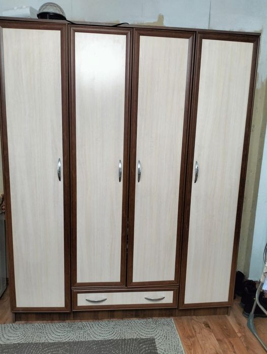 Продам  Шифоньер