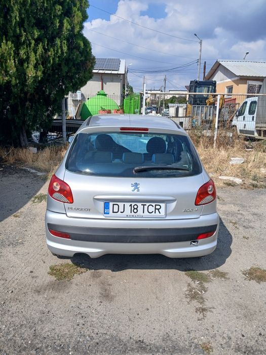 Vând peugeot 206 plus benzină 2011