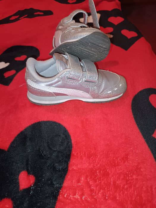 Vând adidasi de fetite originali