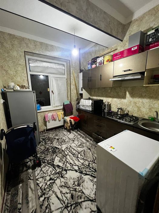 Navoiy shahar 23 maktab oldi Tinchlik plaza orqasi kv sotiladi