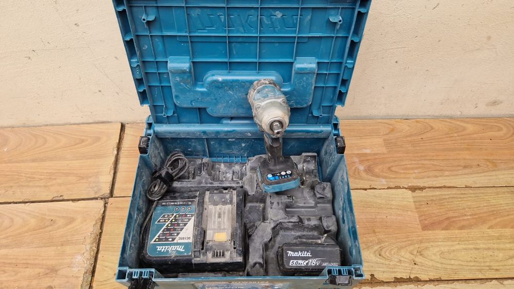 Mașină de insurubat cu impact Makita DTW 301