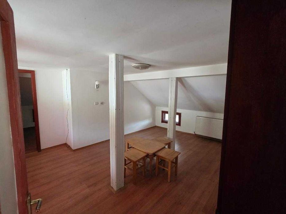 Casa constructie rezidentiala si / sau comerciala cu 2 nivele si pivnita, incluzand teren gradina, la sosea, localizata central in Cuzdrioara, Dej, CJ