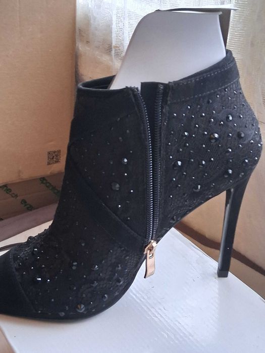 Обувки  нови за повод