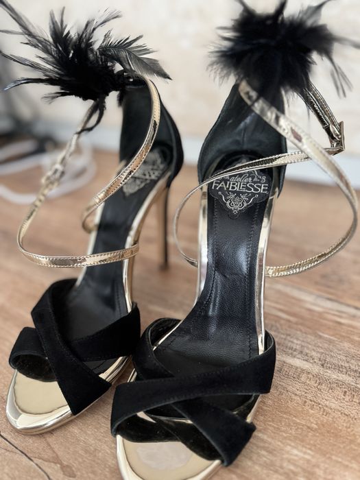 Sandale dama . Fabricate in atelier la cerere . Model bomba .