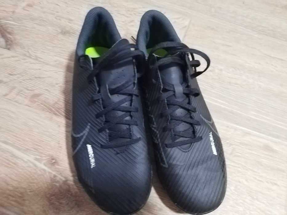Ghete fotbal Nike Mercurial
