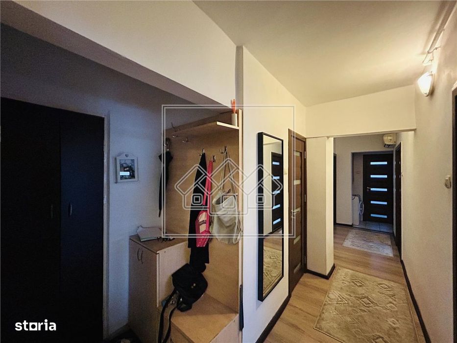 Ap decomandat, 4 camere, balcon - Zona Mihai Viteazu