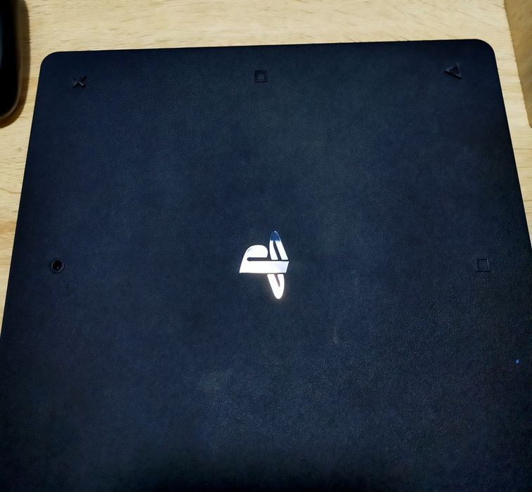 Playstation 4 slim в хорошем состаянии