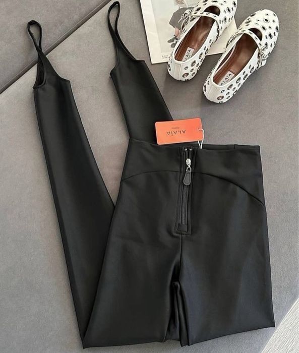 Нов клин Alaia черен цвят