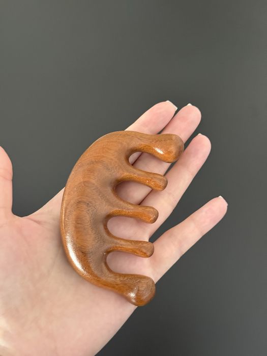 Гребень гуаша из сандалового дерева