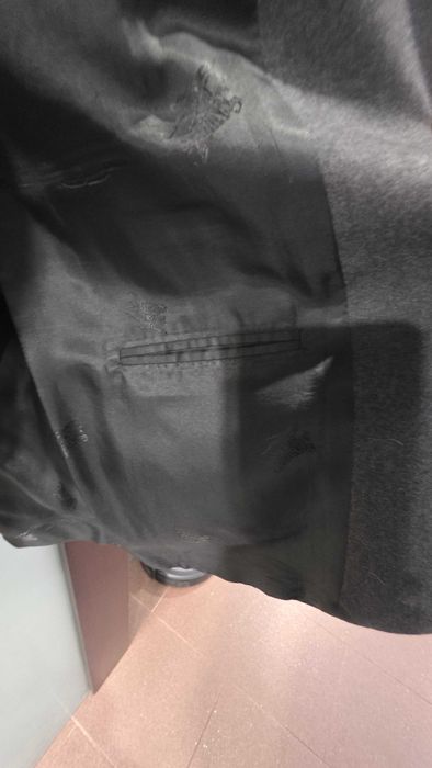 Продавам нов мъжки костюм BURBERRY