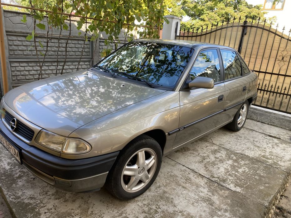 Opel Astra F berlina