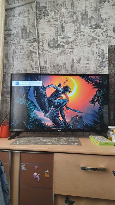 PS4 + 2 джойстика + 2 игри + кабели