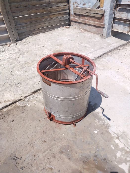 Продам  медогон.