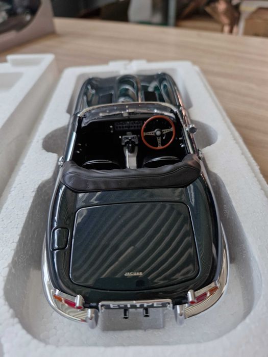 Autoart Jaguar E-Type Roadster Series I 3.8 British Racing Green 1/18