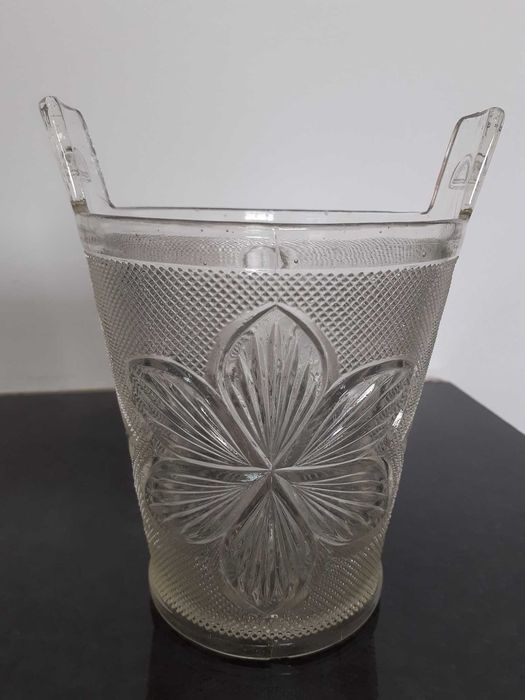 Cosulet cu model + vaza în stil cosulet din sticla