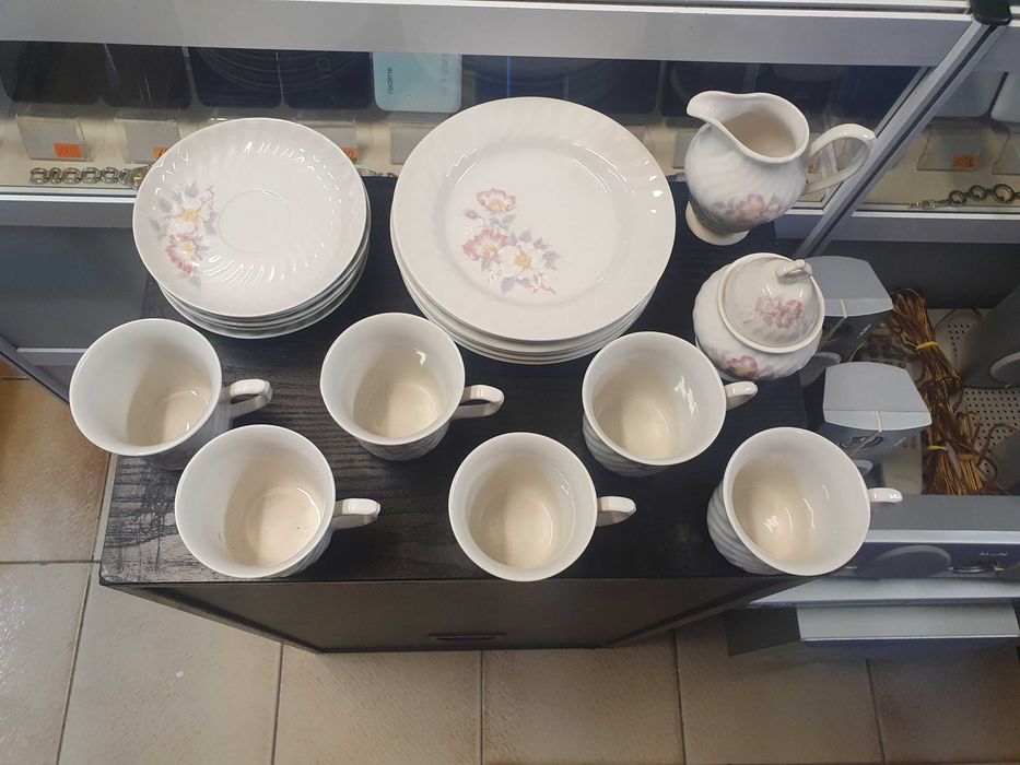 Порцеланов комплект / Сервиз за кафе с 6бр. чаши с 6бр. чинии, 6 по