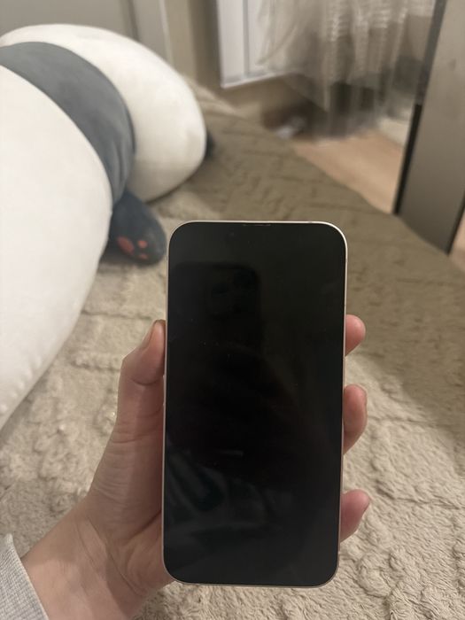 Продам айфон 13,